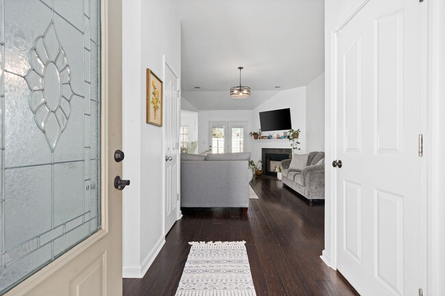 Photo - 525 Parkvue Village Way