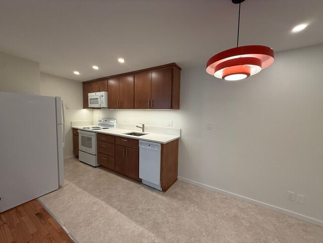 Photo - 2950 Willamette St Unit 3