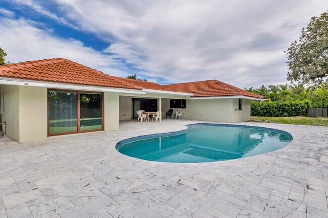 Photo - 5924 Pinebrook Dr