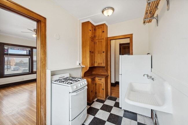 Photo - 1910 1st Ave S