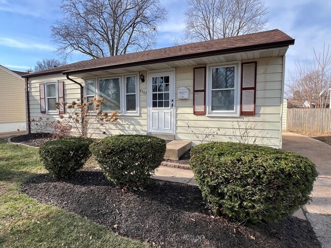 Building Photo - Three Bedroom Home Available in Woodson Terrace!