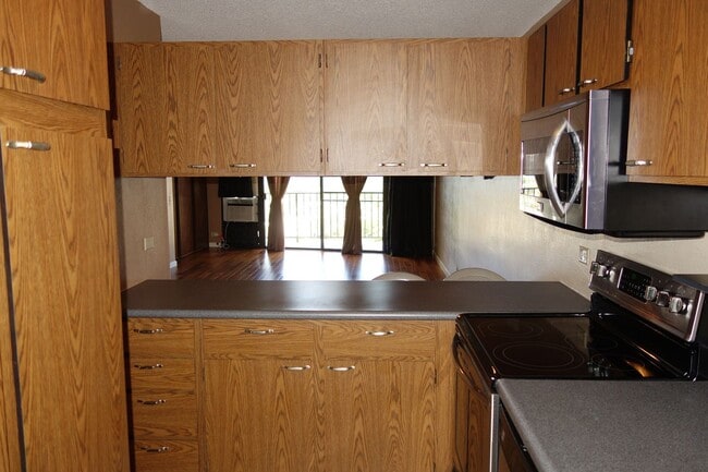 Photo - 2 BD / 2 BA Apartment in Aiea!