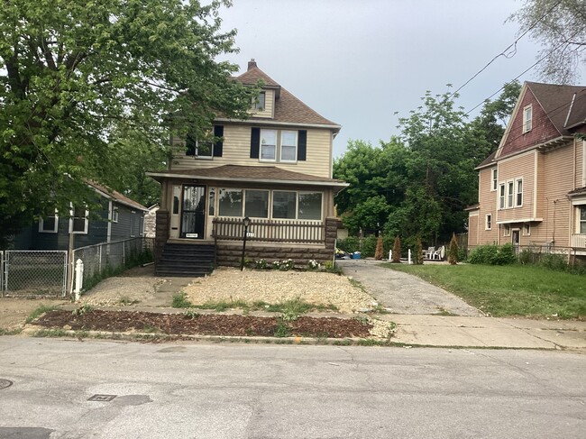 Building Photo - 651 E 93rd St Rental