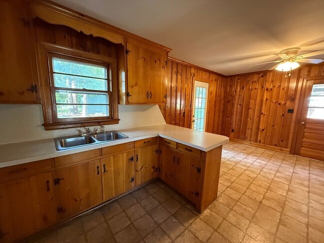 Photo - 1302 Dogwood Ln NW
