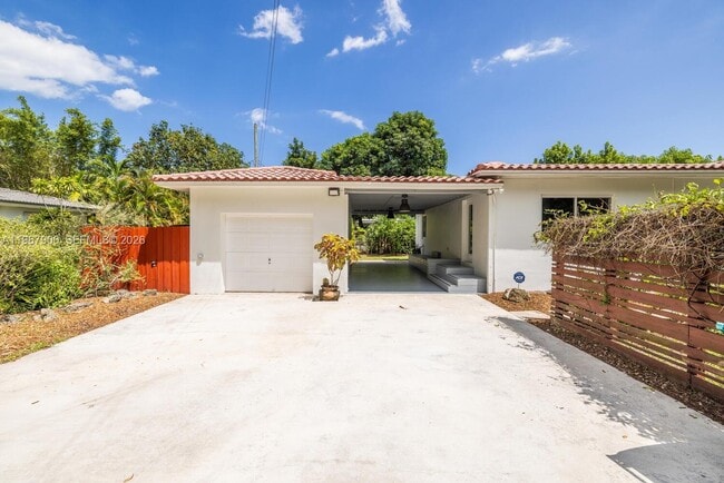 Photo - 801 NE 118th St