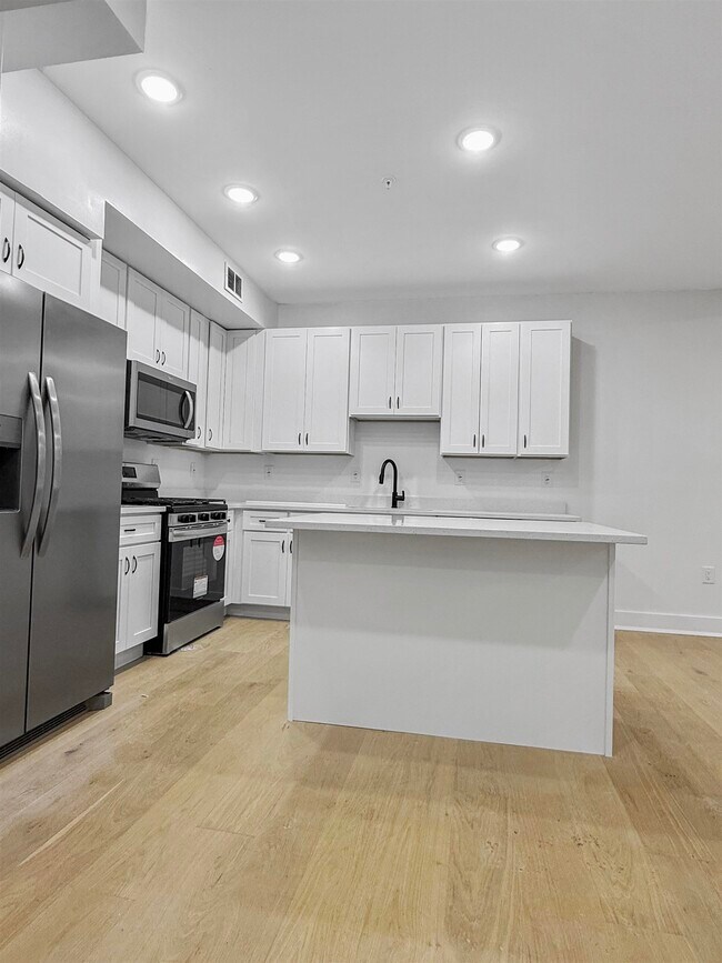 Photo - 185 Mallory Ave Unit 1