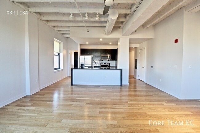 Building Photo - 217 W Pershing Rd Unit 1009