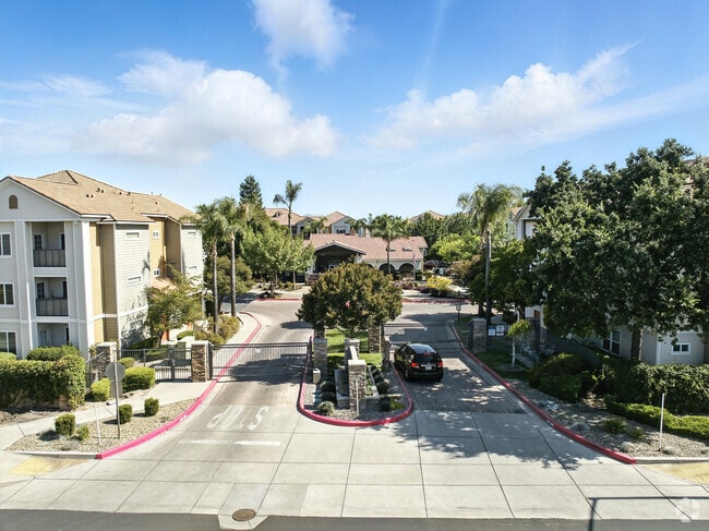 Sierra Oaks