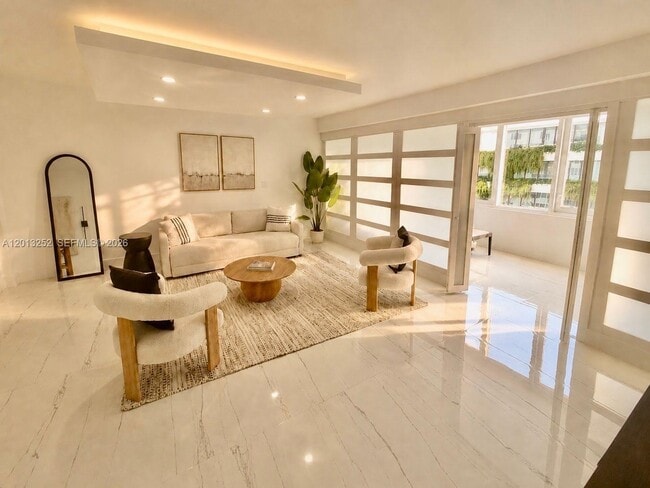 2301 Collins Ave Unit 628