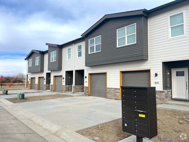 Building Photo - Bright 3br Townhome (New Build)