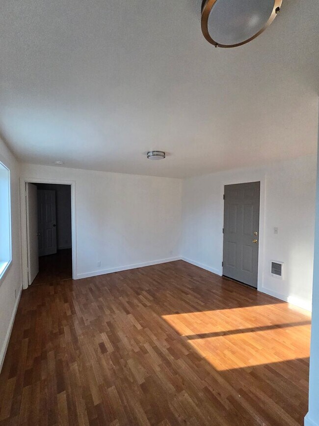 Photo - 2439 Sherman Ave Unidad #8