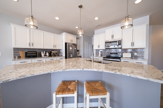 Photo - 756 Stonegate Rd