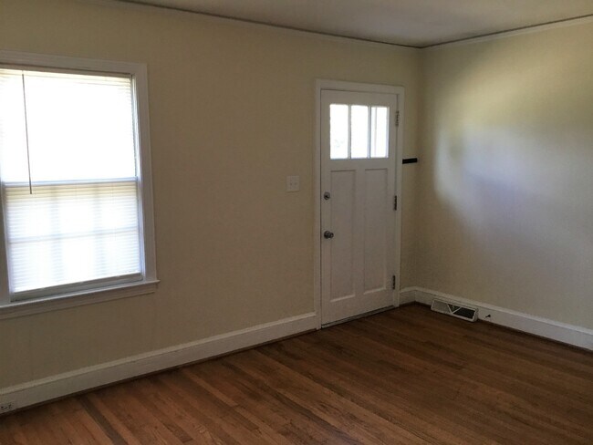 1035 Candlewood Ln