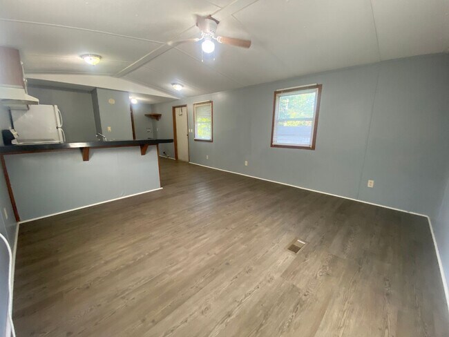 Photo - 2 Bedroom 1 Bath Mobile Home in Greenevill...
