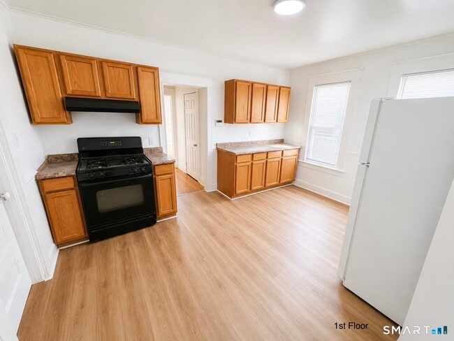 Building Photo - 18 Buell St Unit 1