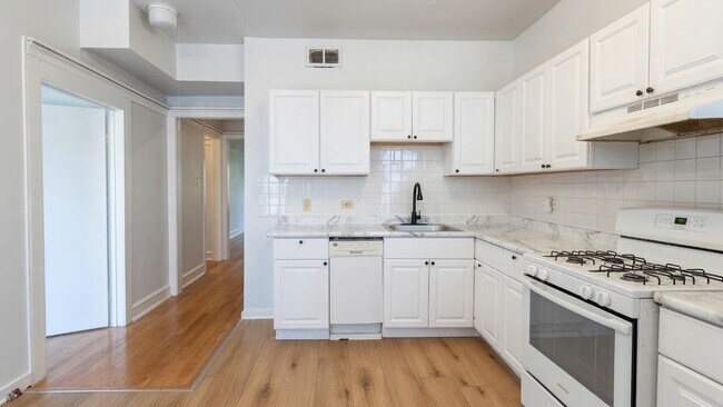 Photo - 1441 W North Shore Ave Unit 1441 W Northshore Ave