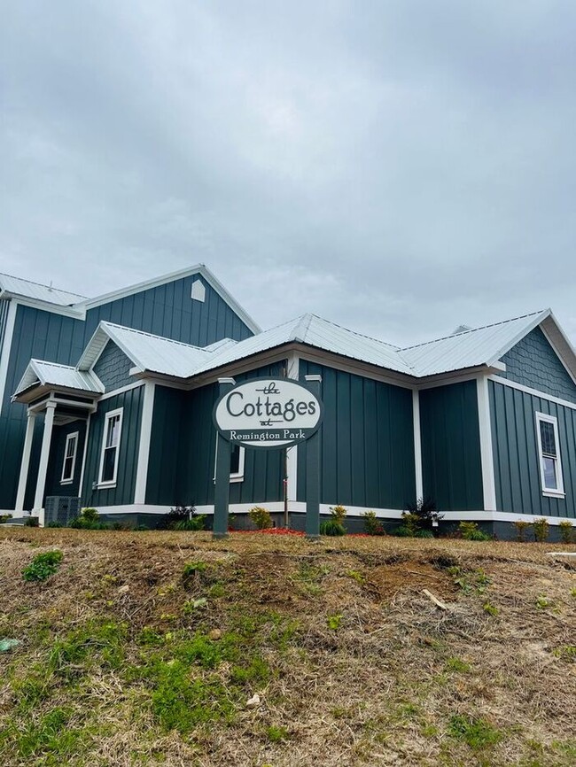Building Photo - Available Now! Luxury Made Simple Rental