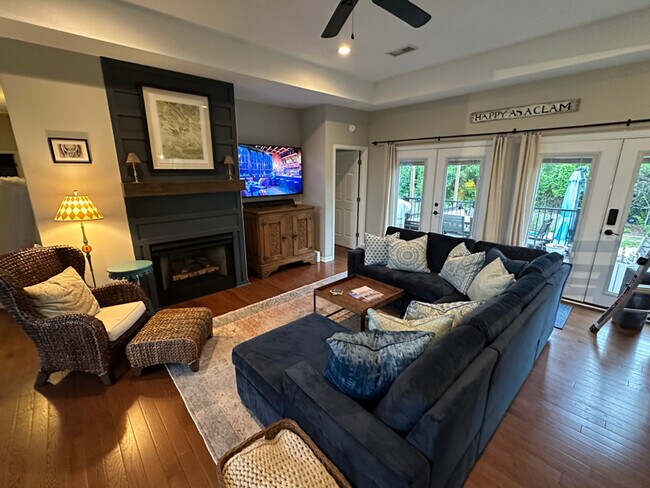 Photo - 8 Downing Ct SE