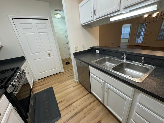 Photo - 2688 S Knightsbridge Cir Condo