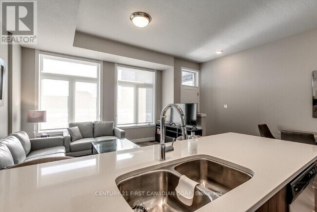 Photo - 275 Callaway Rd Unité 82