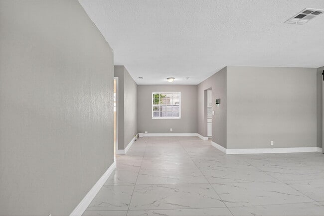 Photo - 601 SW 5th Ave