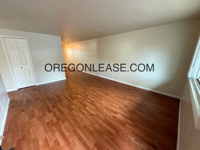 Photo - 2 bed 1 bath apartment downtown Eugene Unit #03