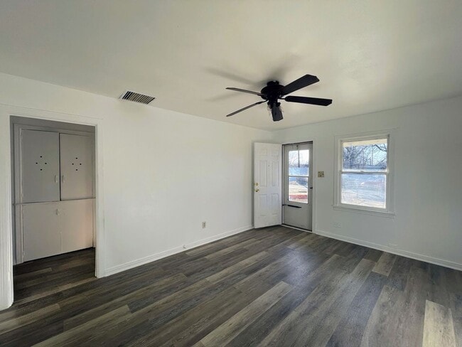 Photo - Cozy Modern Living – Bright 2-Bedroom Home Near Snyder High