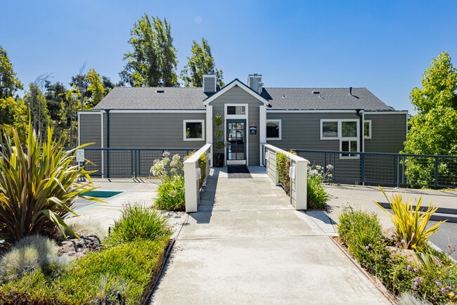 Hillcrest Apartment Homes