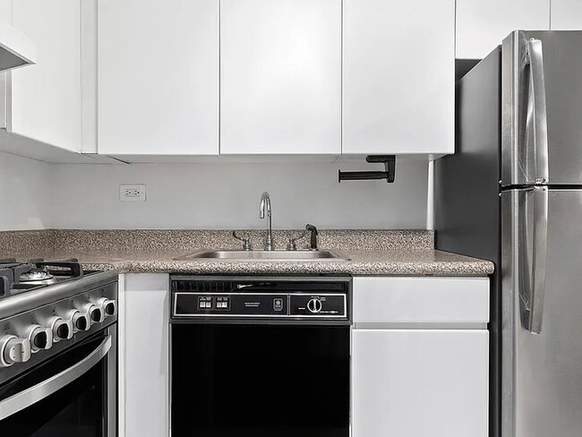 Photo - 222 W 14th St Unidad 14M