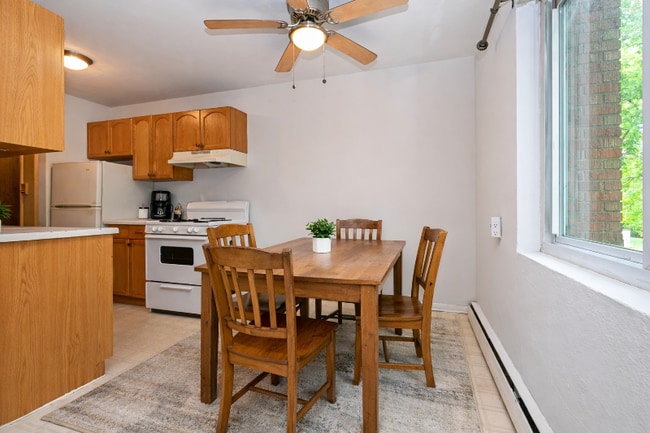 Photo - 515 5th St SE Unit 9