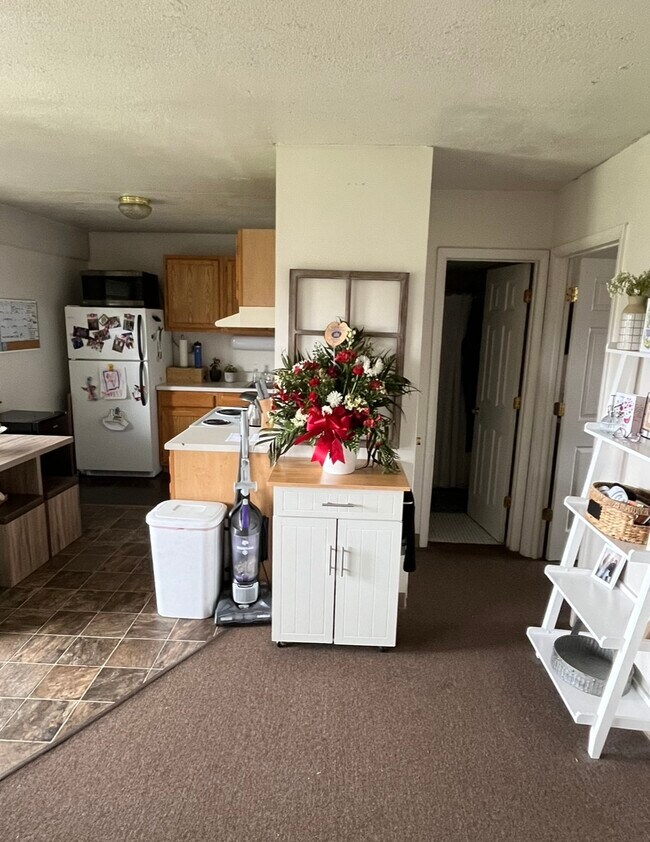 Photo - 49 W Main St