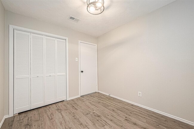 Building Photo - 9247 Autumnsong Dr