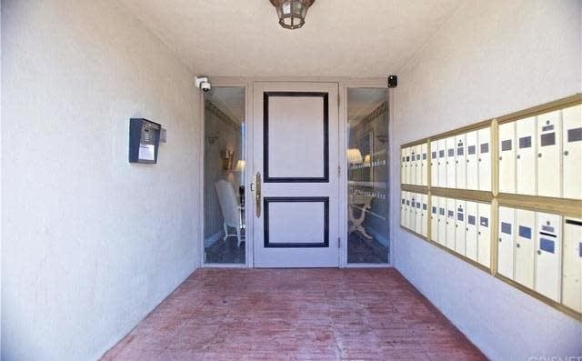 Photo - 434 S Canon Dr Unit BeverlyHills1bdr2Den2bath