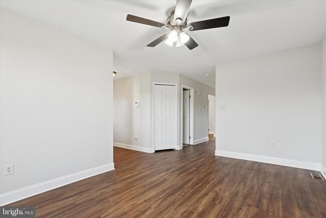 Building Photo - 270 Deer Run Ct