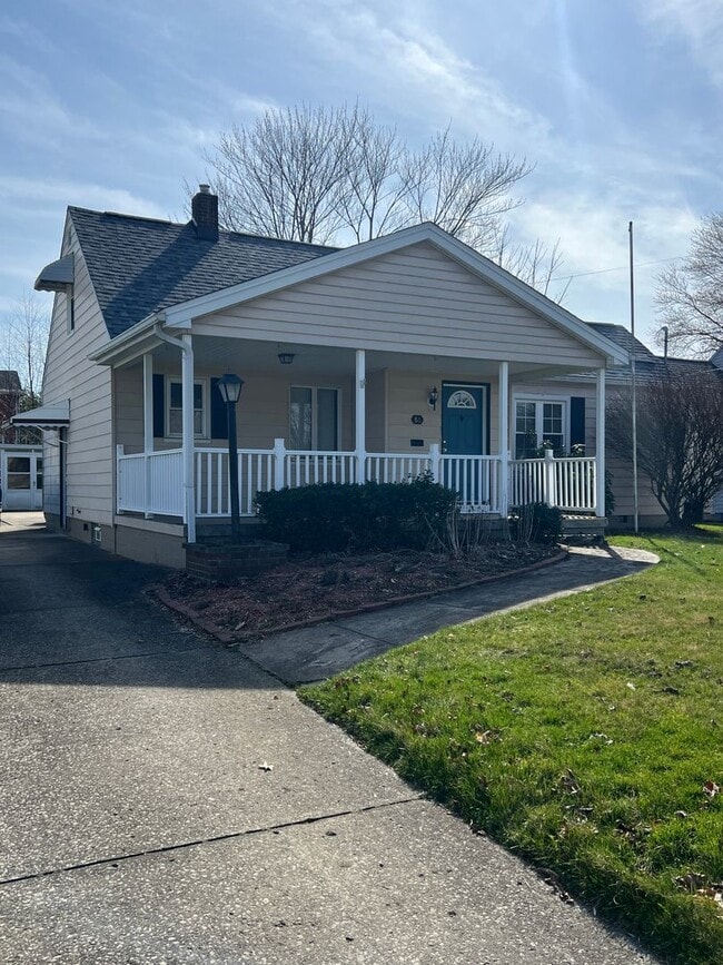 Building Photo - Struthers , 3 bedroom home with full basement and garage.