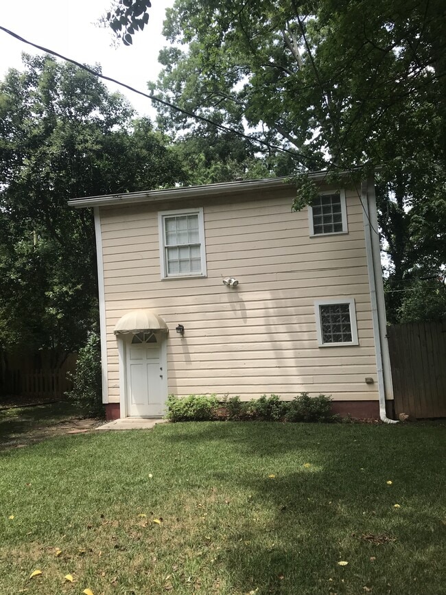 Building Photo - 1529 Thomas Ave