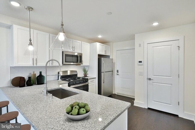 Photo - 2608 Braddock St Unit 3