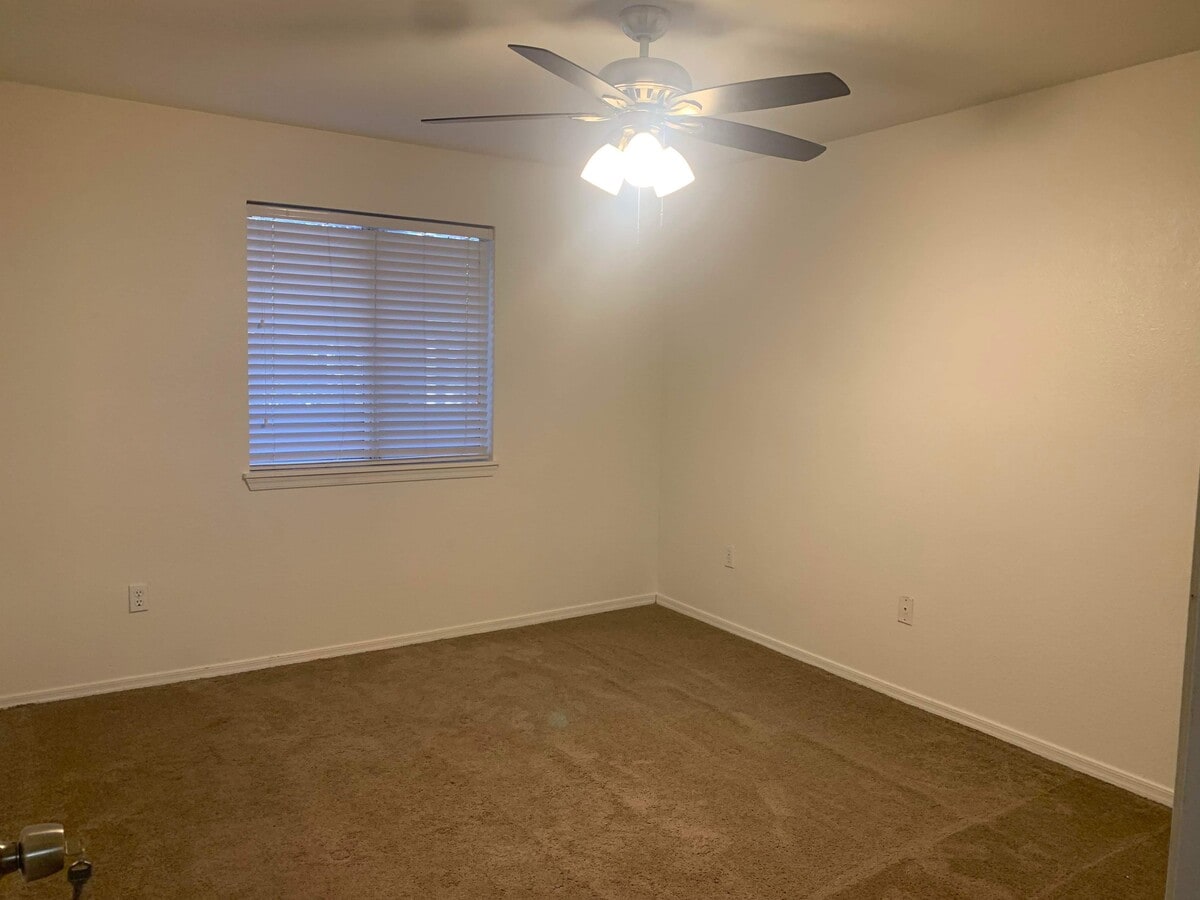 Photo - 1385 W University Ave