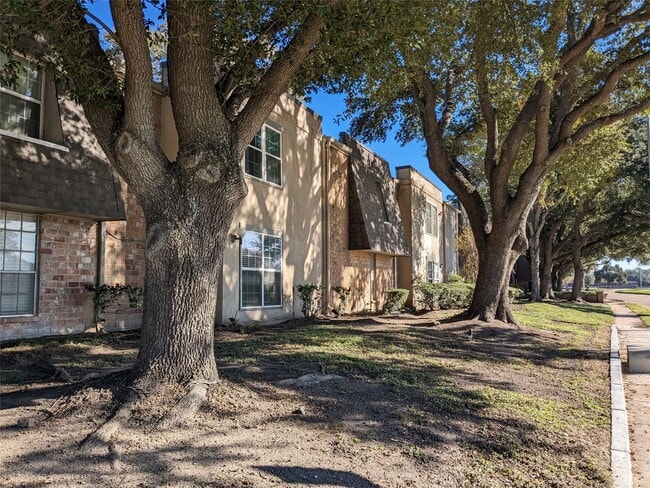 Building Photo - 5550 N Braeswood Blvd Unit 135