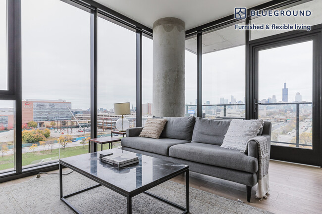Building Photo - 513 S Damen Ave Rental