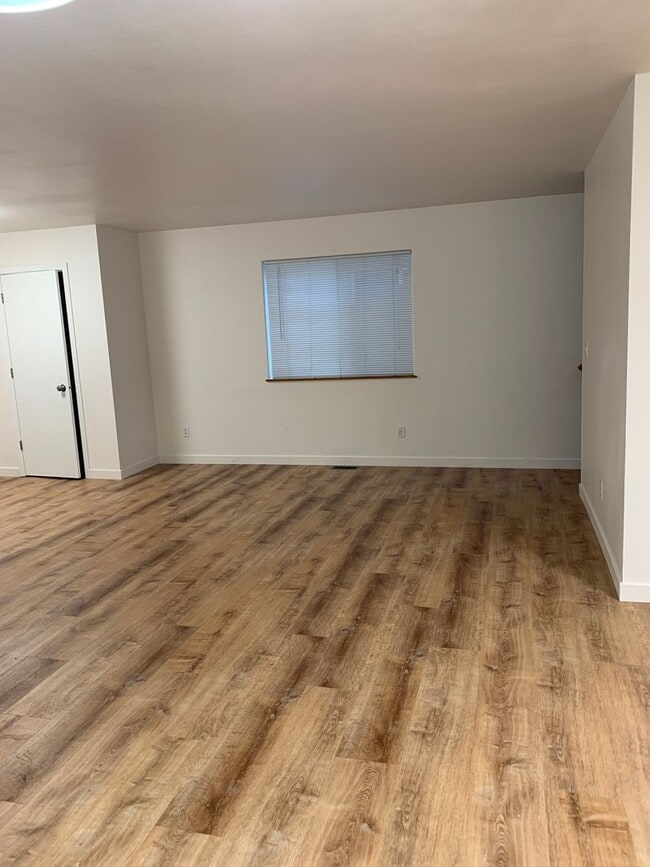 Photo - 3 Bdrm, 1 & 1/2 Ba | Muldoon & E 36th Ave ...
