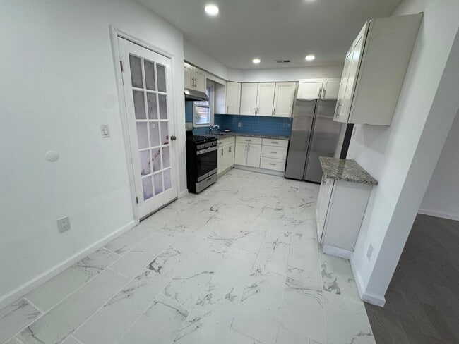 Photo - 264 Middlesex Ave