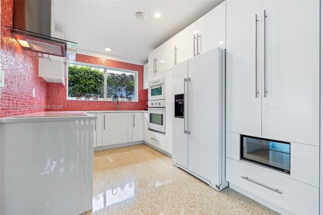 Photo - 2121 Red Rd