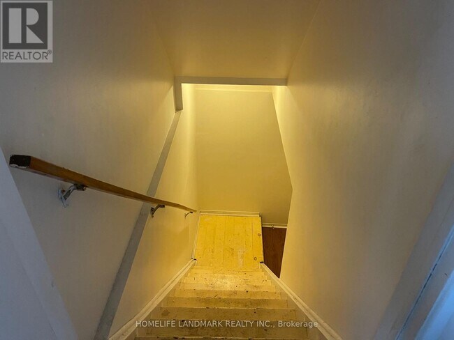 Photo - 90 Crittenden Square