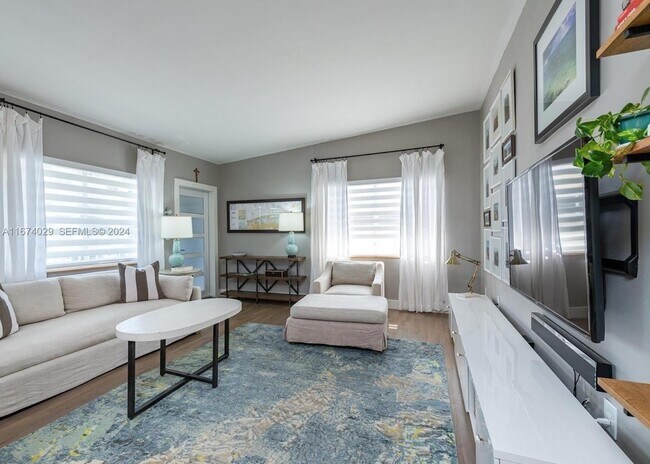 Photo - 3721 NE 170th St Unidad 4