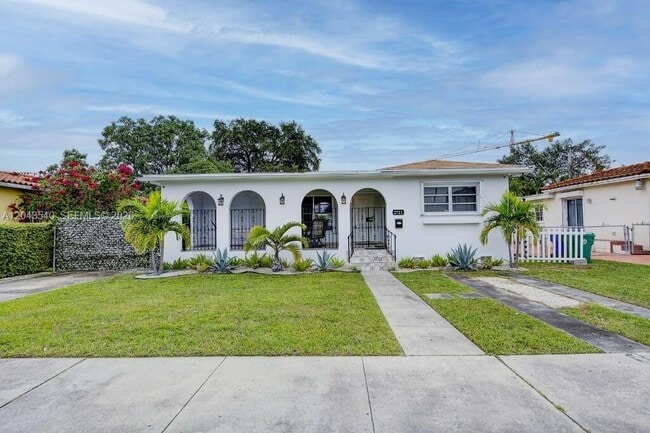 Building Photo - 2721 SW 30th Ave