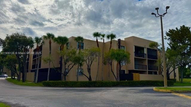 Building Photo - 10865 SW 112th Ave Unit 107