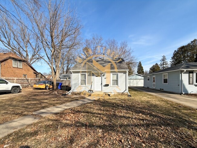 Building Photo - 2 Bed 1 Bath Single Family Home