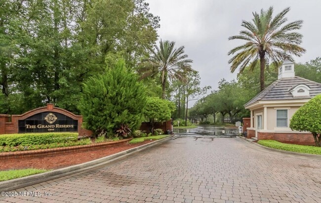 Photo - 13810 Sutton Park Dr N Unit 1228