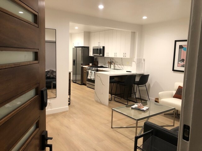 Building Photo - 3917 Tilden Ave Unit Apt B